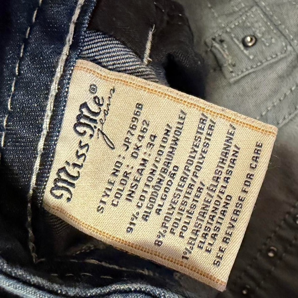 Miss Me Blue Denim Embroidered Pocket jeans. Size 29 - Picture 8 of 8
